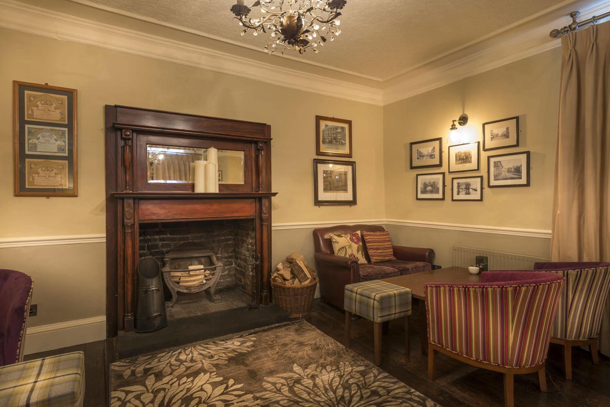 The Royal Oak Hotel, Welshpool, Mid Wales Exterior foto