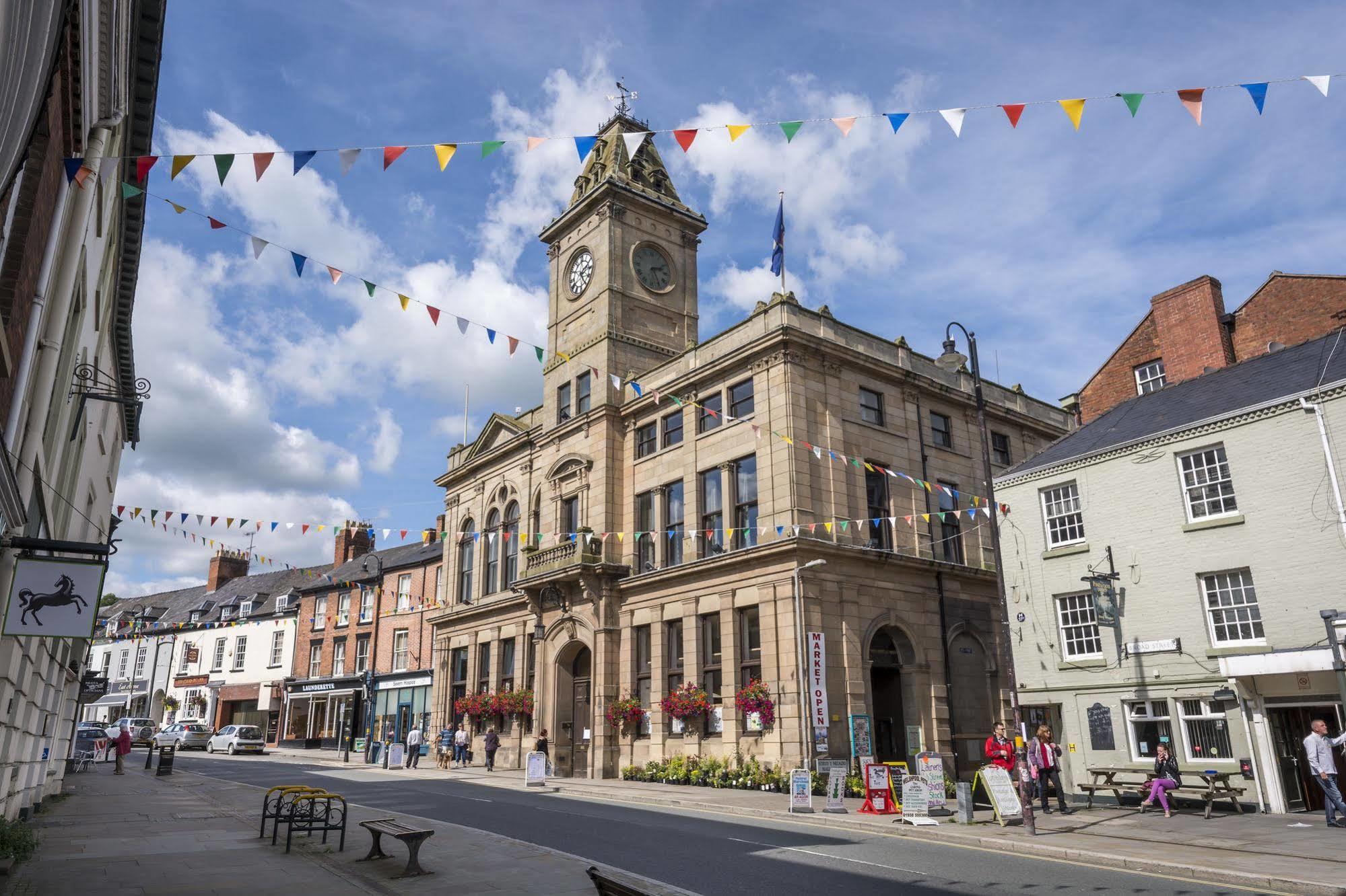 The Royal Oak Hotel, Welshpool, Mid Wales Exterior foto