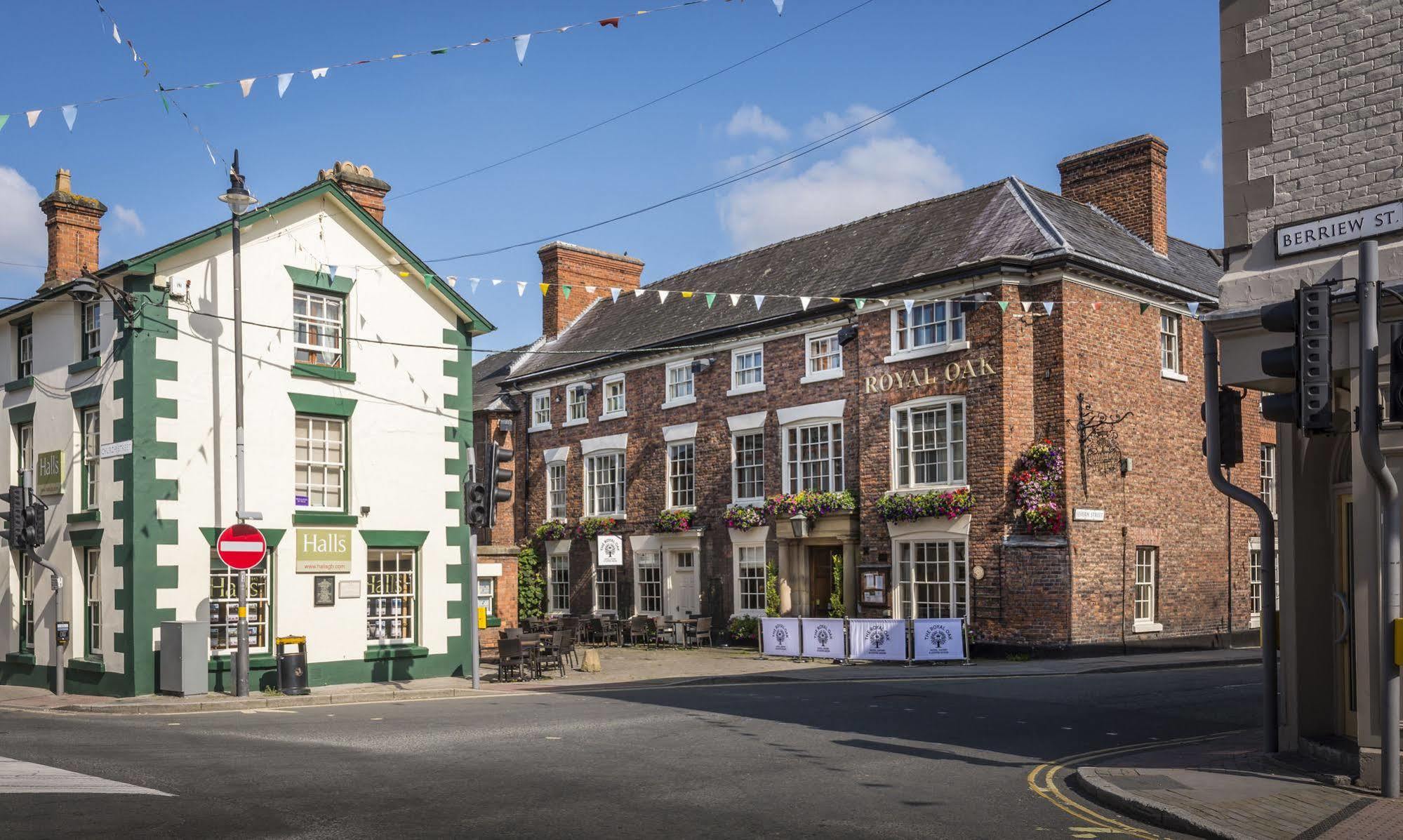 The Royal Oak Hotel, Welshpool, Mid Wales Exterior foto